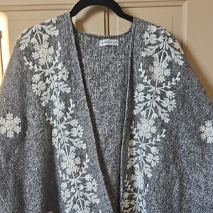 Elegant Gray Floral Cardigan